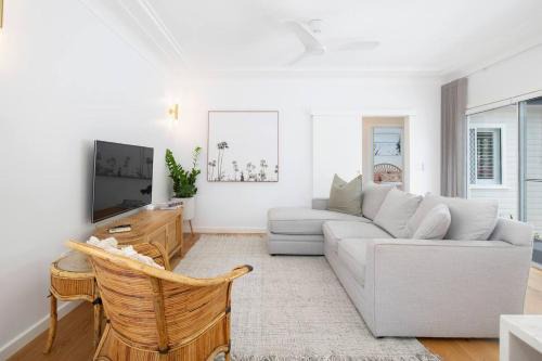 Blissful Merewether Beach Cottage - A Coastal Gem