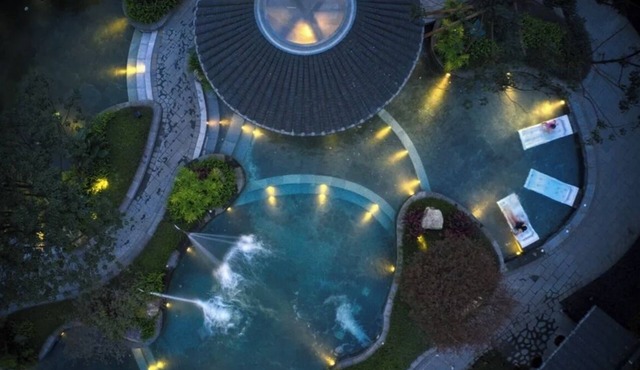 Blossom Attic DuJiangYan