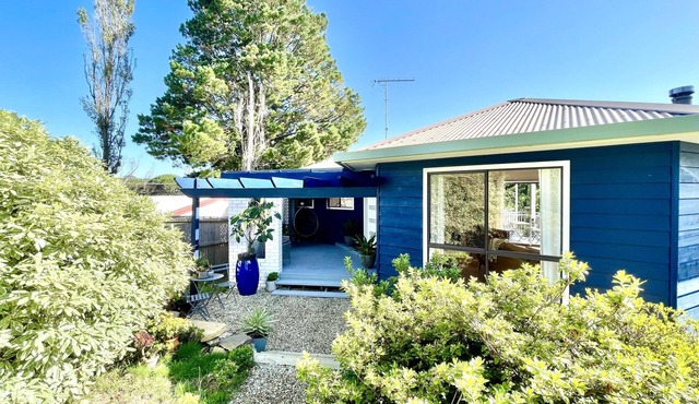Blue Lily Bungalow - Unique Yurt, 3 Bedroom, Fireplace, A/C, Decks, Pet-Friendly