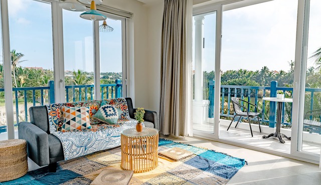 Bohemian apartment - River and garden view