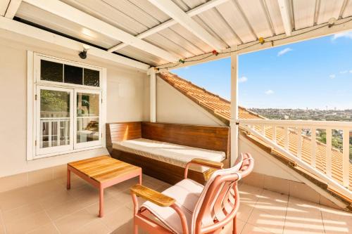 Bondi Family Retreat with Balcony and Skyline Views