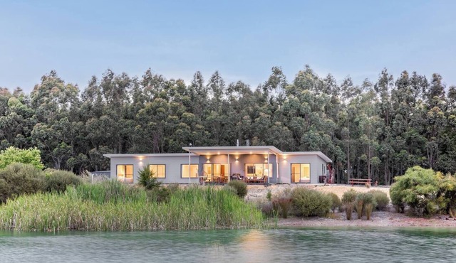 Bonnie and Piper Lakeside and Wine Country Living