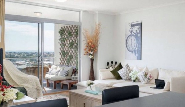 Boutique and spacious apartment with stunning views in central CBD
