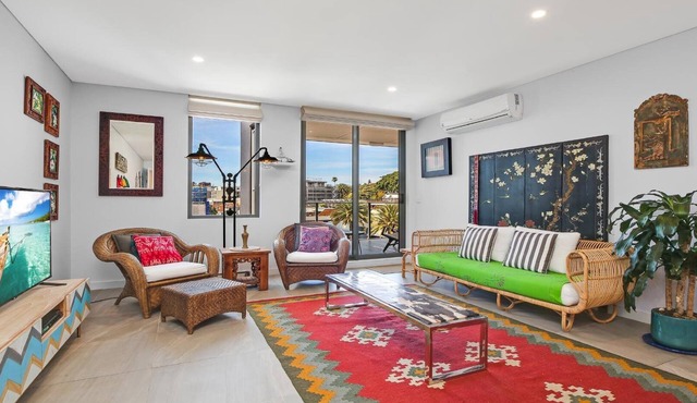 BREEZES @ OCEANS EDGE | Ocean Views , WIFI | Accom Holidays