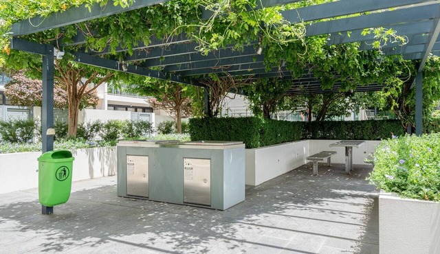 Bright 2-Bed Flat Near City Amenities
