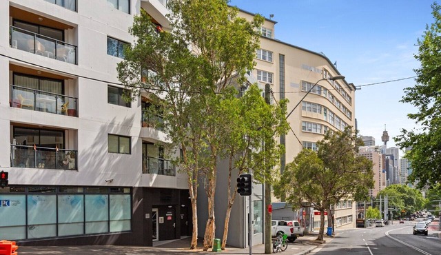 Bright 2-Bed Surry Hills Apartment with Balcony