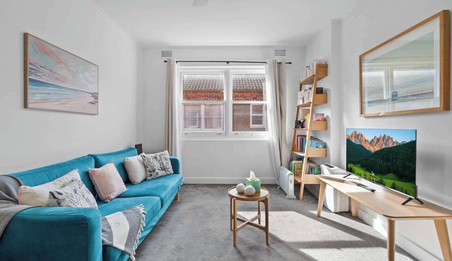 Bright 2BDR Bondi Junction Home with Parking