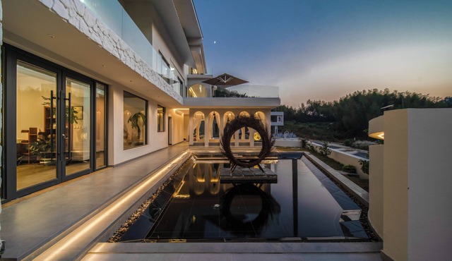 Bright Moon Valley Smart Hotel