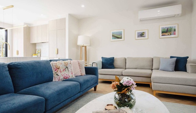 Brighton Coastal Hideaway with Free Parking