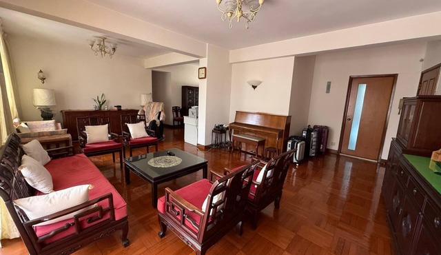 Brilliant 4-bedroom and 2.5 bathrooms apartment with AC in Kowloon Tong