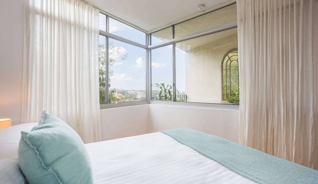 Bronte Beach Coastal Apartment with Ocean View