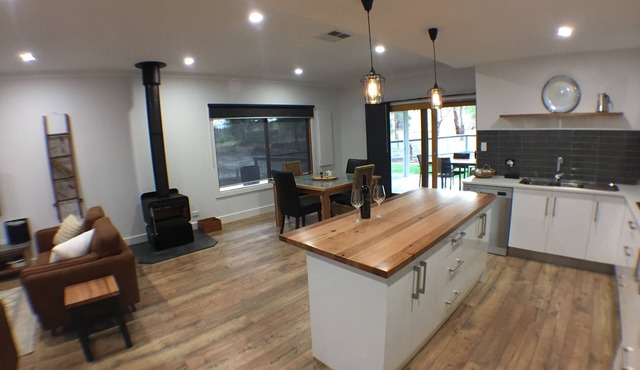 BUNDALEER COTTAGE - B & B