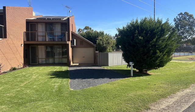 Bundalong Villa on Francis Elliot