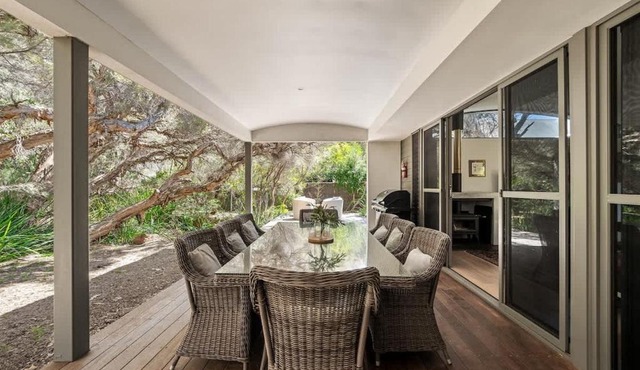 Bunker Bayhouse - Beachfront Retreat next to Resort
