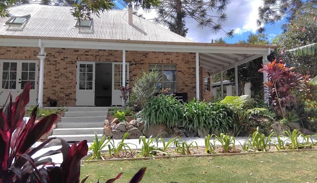 Bunya - 2-Bedroom, 2-Bathroom House with Private Garden