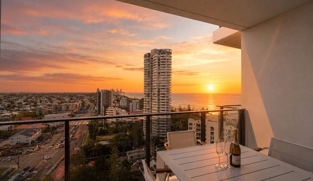 Burleigh Seaside Sanctuary. Sea Views, Pool, Gym, BBQ Area, steps from beach.