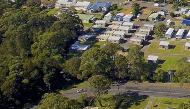 Burrill's Cedar Cottage by Book Jervis Bay - Walking Distance to Water
