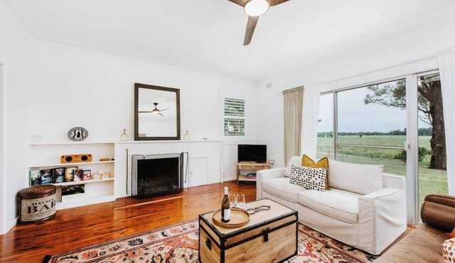 Burrundulla Farmhouse Tranquil Country Allure