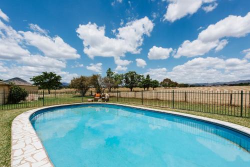 Burrundulla Farmhouse - Tranquil Country Allure
