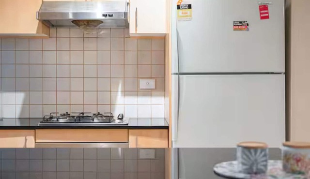 Burwood 2Br Apt free parking near train