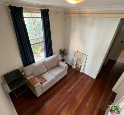 Burwood quiet share stay