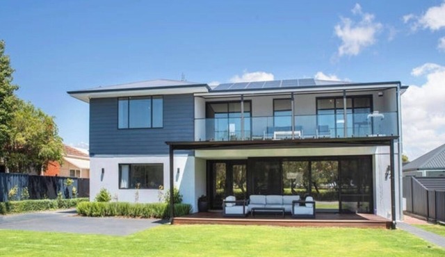 Busselton Lux Jetty View. Central, Beach. 5-bedroom house with WiFi and AC