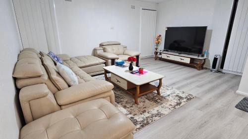 Campbelltown Family Retreat 3-Bedroom Home