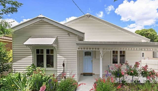 Carwyn Cottage - Impeccably Styled, Circa 1940s