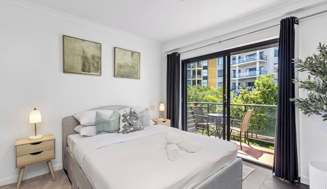 CBD Edge 1BR on Mounts Bay Road