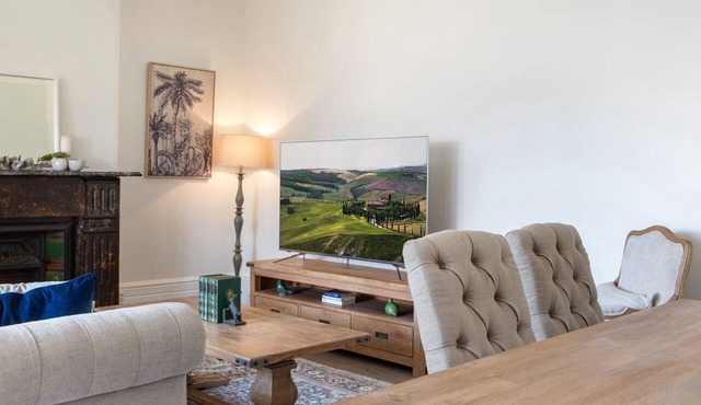 Central 2-Bed Apartment with Private Parking