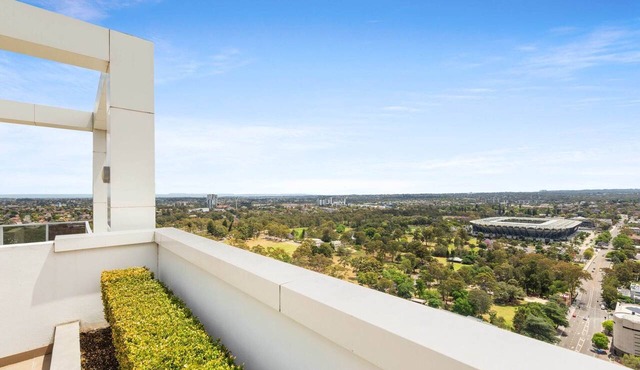 Central 2-Bed with Parking & Stunning Views