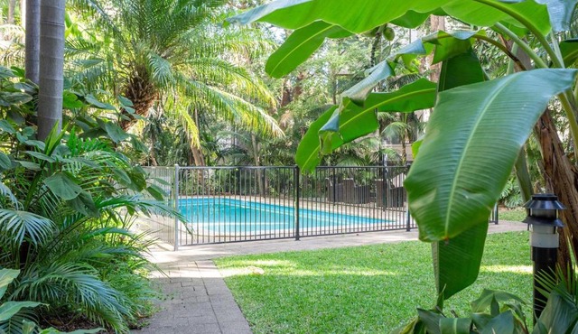 Central and Secluded - Potts Point Paradise with Pool