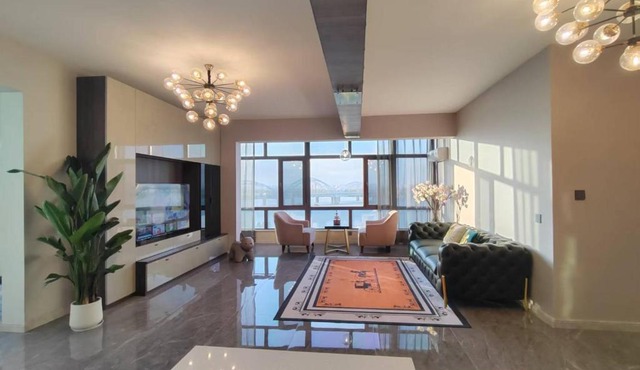 Central Avenue Luxury River View Apartment