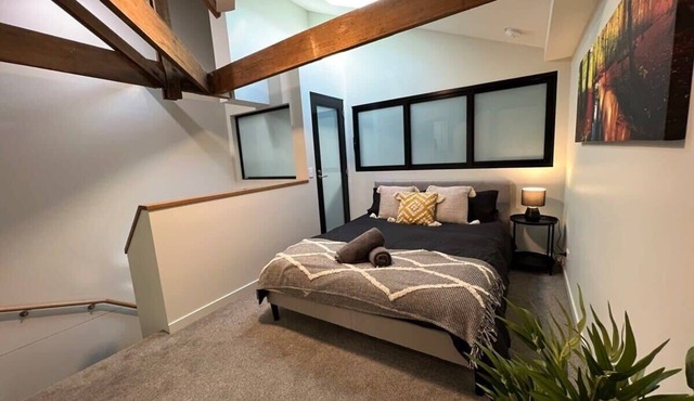 Central Devonport 1 Bedroom Loft Apmnt & Aircon