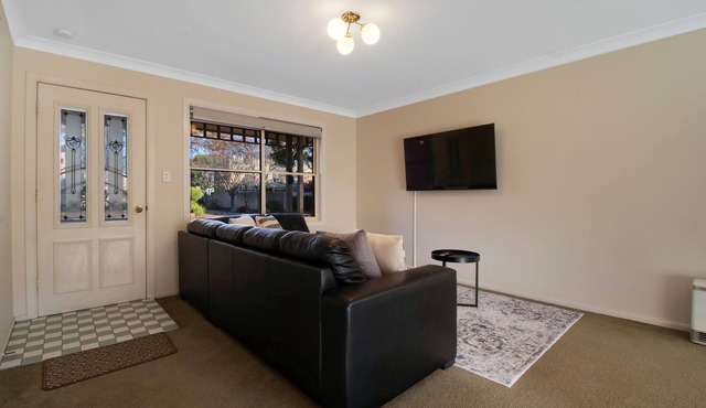 Central Escape | Walk to CBD, Cosy & Convenient