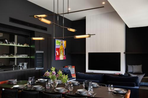 Chalet Noir - sleek design with heated plunge pool