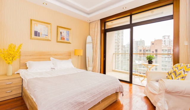 Charming apartment in city centre Shanghai w/ @3BDRS