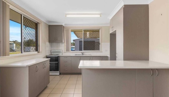 Charming Coastal Retreat: Modern Unit in Urunga with Easy Lido & beach Access