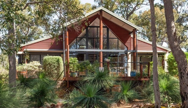CHARMING COUNTRY HOME ON 2 ACRES, SITUATED IN RURAL QUINDALUP