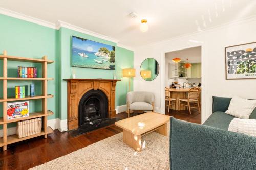 Charming Glebe Retreat Near Fish Market for 6