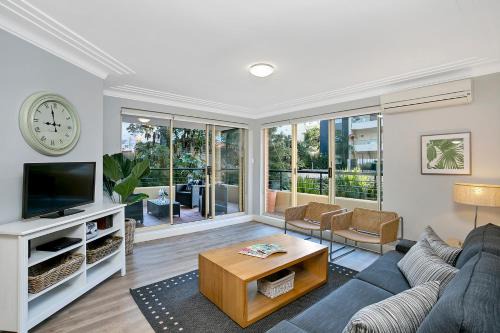 Chatswood convenience - Close to transport links - CHATS