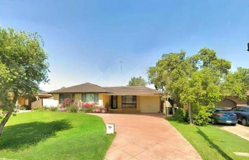 Cheerful 4 Bedrooms With Free Parking