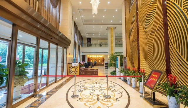 Chengdu Civil Aviation Dragon Hotel