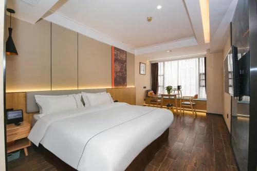 Chenlong Cafe Hotel