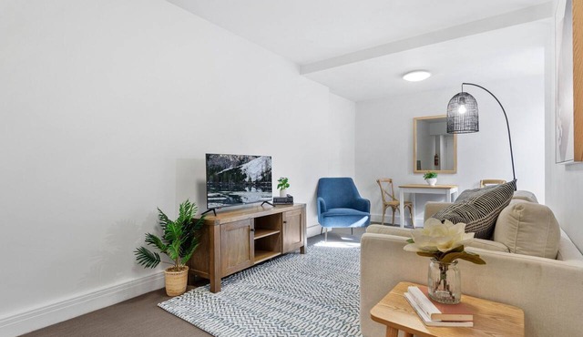 Chic 1-Bed Apartment Steps From Shopping Street