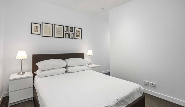 Chic 1-Bed with Parking, Pool and Gym