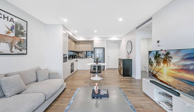 Chic & Private 1 Bedroom APT with Hypnotic City Views