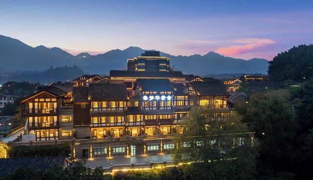 Chongqing Menghua Lushe Hotel