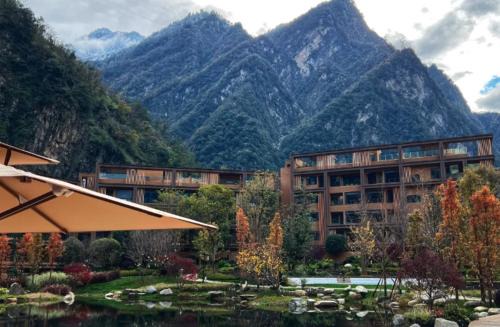 Chuantou Howard Johnson Hot Springs Resort Ya'an