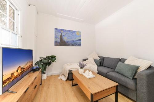 City Escape Minutes from Darling Harbour